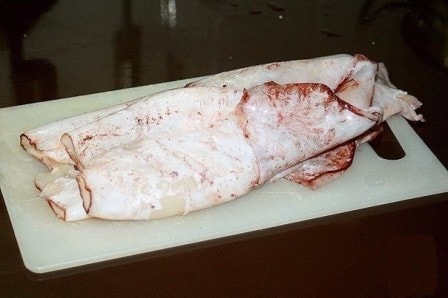 Нежный кальмар в сметанном соусе (рецепт с фото)