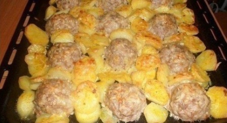 Мясные «ёжики» с картошкой под сыром